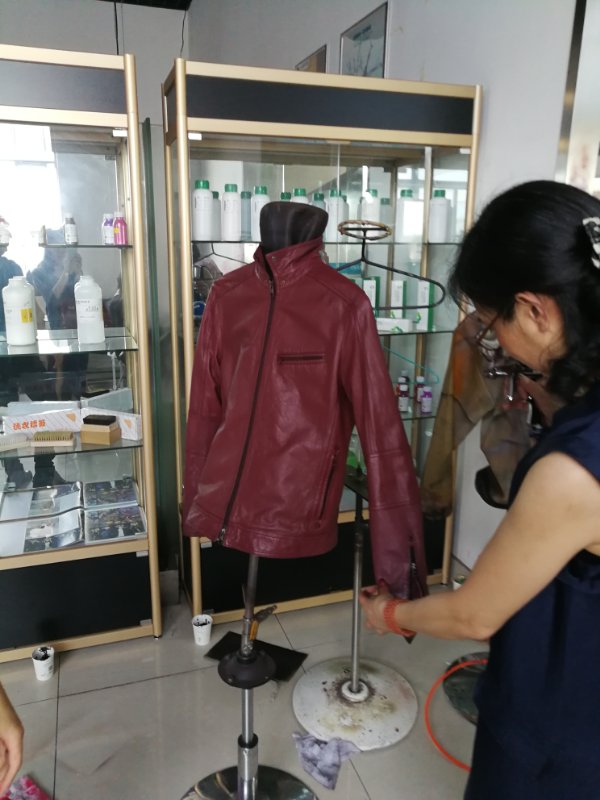 干洗店加盟洗衣店光面皮衣清洗程序