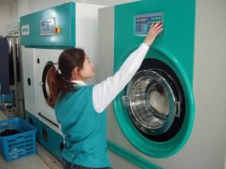 干洗衣服的机器设备一套多少钱